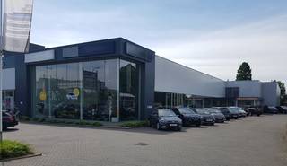 Showroom van 700m² te huur op zichtlocatie.Het is volledig instap klaar en gelegen op een super locatie langsheen de ring van Turnhout...