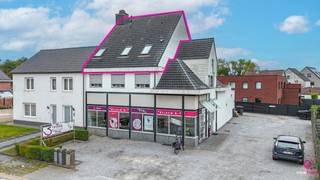 In de Onze-Lieve-Vrouwstraat 94 bus 21 te Heusden-Zolder vindt u dit gezellig duplex appartement op de tweede en derde verdieping. Het appartement is gunstig gelegen, met alle voorzieningen zoals winkels, scholen en openbaar vervoer binnen handbereik.<br /><br />Indeling:<br />- Inkomhal,<br />- Lichtrijke woonkamer met open keuken,<br />- Apart gastentoilet,<br />- Badkamer met douche,<br />- Praktische bureauruimte met trap naar het verdiep.<br />Op de bovenverdieping bevindt zich de slaapkamer en het ruime terras, waar u in alle rust kan genieten van buitenruimte en frisse lucht.<br /><br />Pluspunten: <br />- Uitstekende verbinding E314/E314,<br />- Winkels, bakkers en het openbaar vervoer op wandelafstand, <br />- Instapklare en gezellige appartement, <br />- Parkeerplaats voorzien, <br />- Bureauruimte kan gebruikt worden als extra slaapkamer,<br />- berging inbegrepen (in de kelder).<br /><br />Wilt u meer informatie? Neem gerust contact op met Immofusion op het nummer 078 78 78 70.<br />Contactpersoon: Yelda Bulmus (0493 45 58 60) & Aysel Tekin (0468 19 23 03)