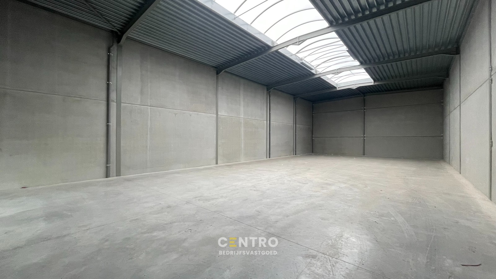 NB MAGAZIJN (335m²) inclusief 1 private PARKEERPLAATS op industriezone "Schatting" te Zedelgem - foto 3