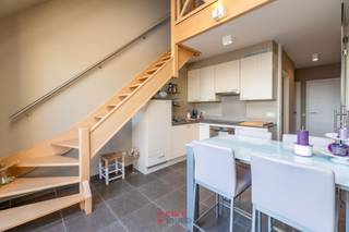 Uitermate knap én gezellig afgewerkt appartement te huur op jaarbasis met 2 slaapkamers.Gesitueerd in de centraal te Nieuwpoort-Stad gelegen...