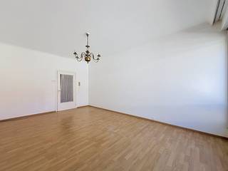 Are you looking for a charming and freshly painted apartment in the heart of the city? This cozy building in Antwerp offers the perfect balance between city life and rest. Located in the strategic Lange Lozanastraat, you can enjoy excellent accessibility here. Public transport, shops and cozy restaurants are all within walking distance.<br /><br />Fifth floor apartment with lift:<br />-entrance hall with integrated kitchen (equipped with oven, electric stove, single sink and connection for a washing machine)<br />-bright living room<br />-spacious bedroom of 14m²<br />-bathroom equipped with a shower, only washbasin furniture and a towel dryer<br />-separate toilet<br />- cloakroom cabinet<br />-cozy terrace<br /><br />Details:<br />-private basement storage on level -1<br />-communal garden and bicycle shed<br />-Ready to move in: Recently fully painted<br />-EPC<br />-common costs 150 euro/month including advance heating and water<br />-available immediately<br /><br />If you want a visit, you can request a visit via Dewaele's website.