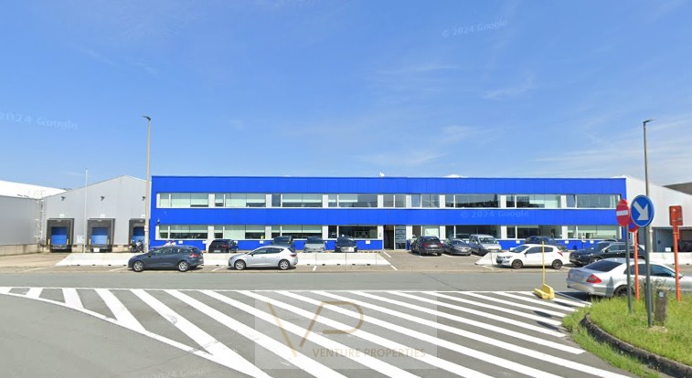 Magazijnruimte met kantoor te huur - photo 5