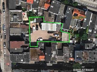 Afgesloten openluchtzone met automatische poort, centraal gelegen in Berchem. Vlot bereikbaar via Ring, Singel en E19.Alle gebouwen op de foto die...