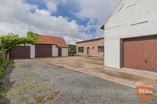 HOFSTADE - Charmante gelegen woning met bijgebouwenEERSTE BEZOEKDAG ZATERDAG 06/06 VAN 9U TOT 12U (enkel op afspraak!)In een bijzonder rustige en...