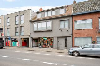 Ben je op zoek naar een commerciële toplocatie met woonst en magazijn? Dit handelshuis in het hart van Nijlen biedt eindeloze mogelijkheden!...