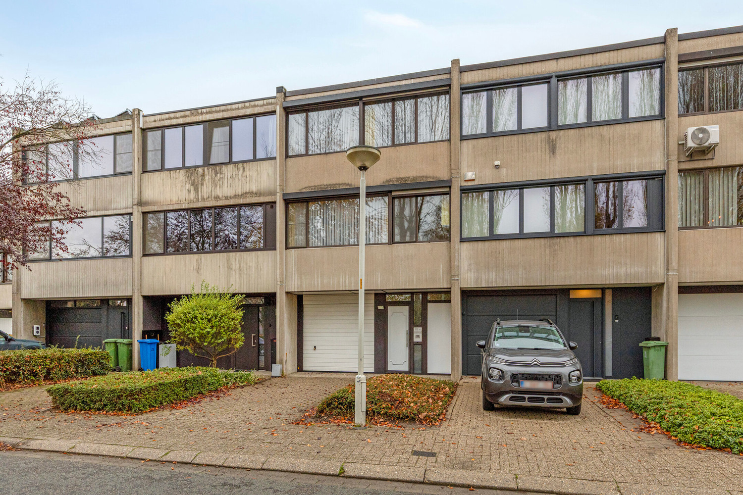 In de wijk 'Langbaanvelden' ligt deze te renoveren bel-étagewoning met 3 tot 4 slks, garage en tuin! - foto 3