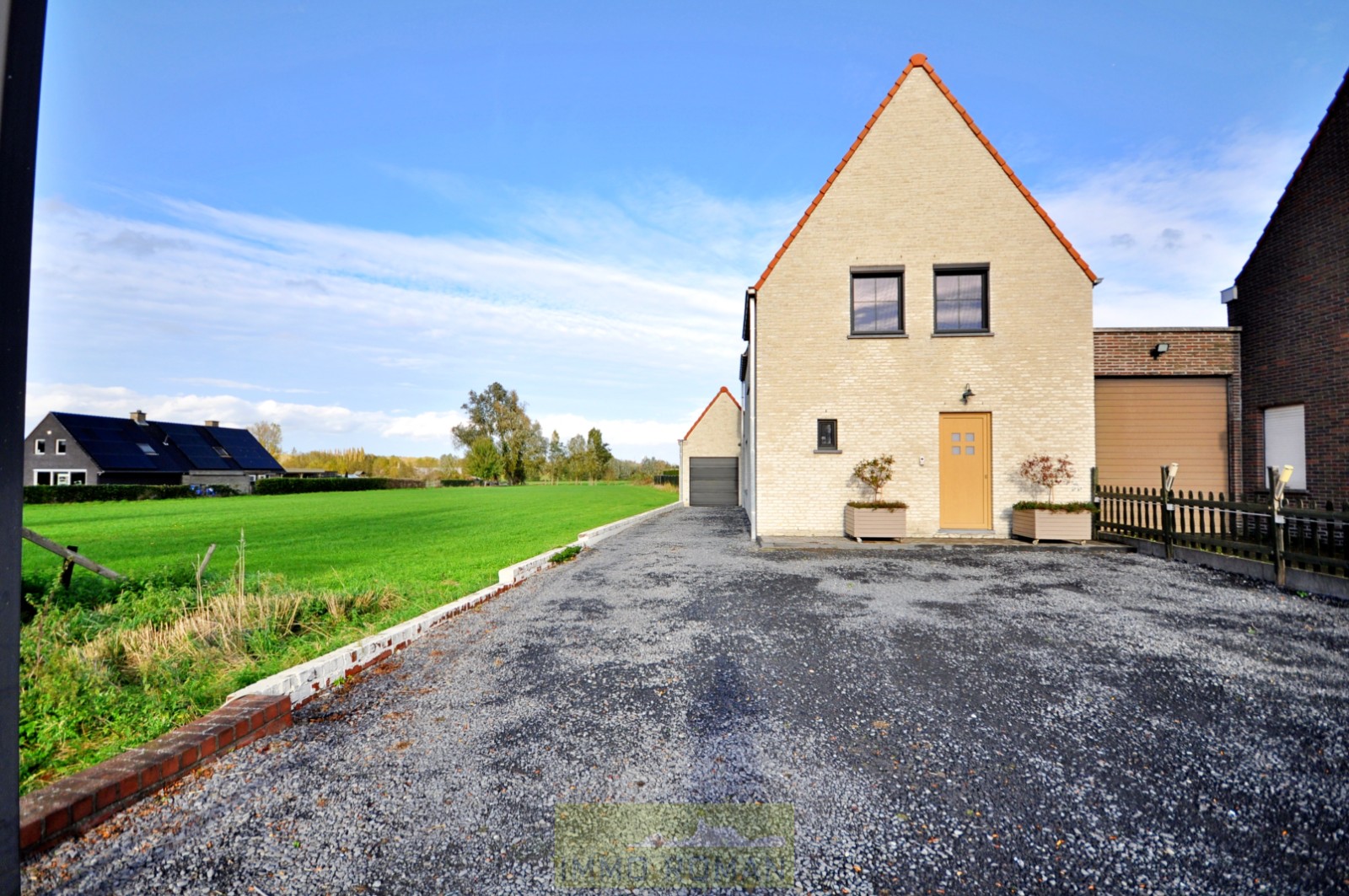 Prachtige gerenoveerde woning te Anzegem! - photo 1