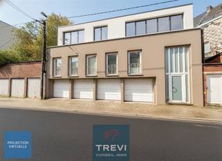 Braine le Comte, dans une rue résidentielle paisible à deux pas de la gare et du centre ville, bel immeuble composé d’un logement et de 4 garages...