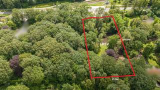 LOT 2Dit prachtige, privatieve villaperceel met ruime bouwmogelijkhedenbevindt zich in het residentiële Kapellenbos. Het perceel heeft...