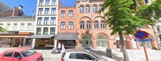 Commercieel handelspand van ca. 130 m² te huur op absolute topligging in de Ooststraat te Roeselare. Dit pand, voorheen ingericht als Grand...