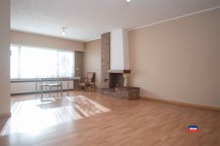 WILRIJK | OP TE FRISSEN GELIJKVLOERSAPPARTEMENT MET TWEE SLAAPKAMERS, TUIN EN GARAGEBOX | GELEGEN OP EEN TOPLOCATIE AAN HET STEYTELINCKPARK | EPC...