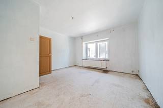Contact : Sabrina 071 15 87 87 - sabrina.saintjean@weinvest.be.Avis aux investisseurs! Immeuble de rapport composé d’un rez-de-chaussée commercial et...