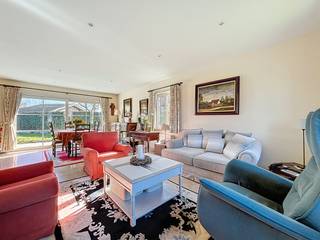 Instapklare villa gelegen op een fantastische locatie in een rustige woonwijk te Nieuwpoort (grondgebied Oostduinkerke)De woning geniet van een...