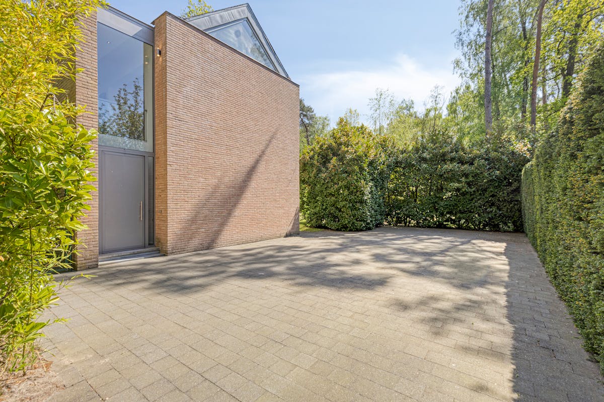 Exclusieve villa in Schilde met ruime zuid-gerichte tuin. - foto 2