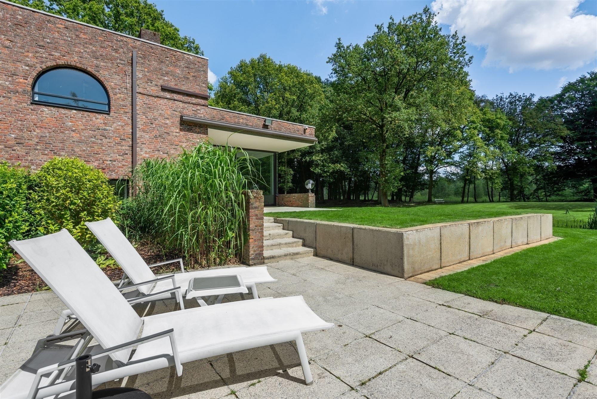 Uniek domein van ca. 8,7 Ha met post-modernistische villa - foto 4