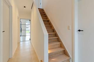 Ligging:Deze woning is centraal gelegen in het centrum van Hoogstraten. Alle voorzieningen zoals winkels, scholen, horeca en openbaar vervoer...