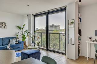 Voor meer info of een bezoek, bel 053 59 49 34 - Nabij de gegeerde Europese wijk te 1040 Etterbeek (Brussel) bevindt zich dit instapklaar...