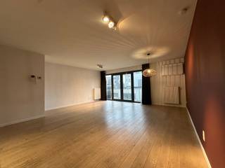 Stijlvol en lichtrijk appartement met terras in hartje AntwerpenDit prachtig appartement bevindt zich op de derde verdieping en is vlot bereikbaar...