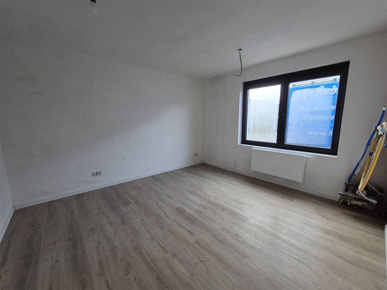 Volledig gerenoveerde, rustig gelegen woning met 4 slaapkamers. - foto 5