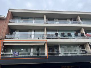 Ruim Appartement met 2 slaapkamers en terras te huur in het centrum van Diest, Koning Albertstraat 4.<br /><br />Het appartement heeft een bewoonbare oppervlakte van +/- 100m² en is gelegen op de eerste verdieping in een gebouw met lift.<br /><br />Indeling :<br />inkom<br />berging<br />woonkamer met toegang tot het terras<br />aparte keuken<br />badkamer<br />2 slaapkamers<br />berging in de kelder<br /><br />EPC : 148, label B<br /><br />De CV en het water zijn gezamelijk, worden jaarlijks afgerekend.<br /><br />Huurprijs : 925 € per maand<br />Voorschot voor de gemeenschappelijke kosten en CV/water : 120 € per maand<br /><br />Interesse om een bezoek te plannen : u kan een aanvraag doen via www.alvast.be