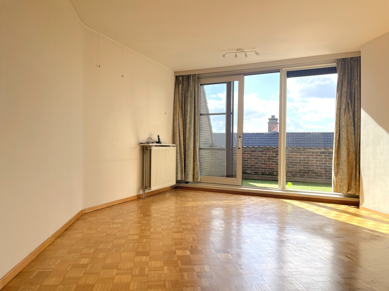 Assistentieflat met 1 ondergrondse autostaanplaats - foto 5
