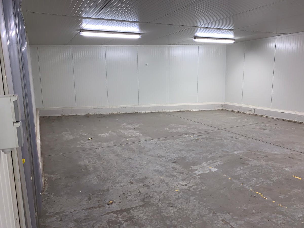 Magazijn/loods met oppervlakte van 116 m² te huur in Veurne - foto 3