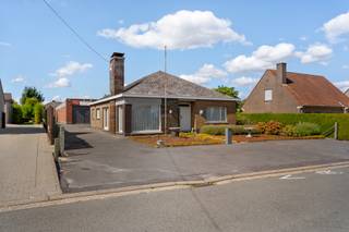 Op zoek naar een eigendom met eindeloze mogelijkheden? Dan is dit pand op 1.355 m² in het hart van Ingooigem dé opportuniteit. Naast een degelijke...