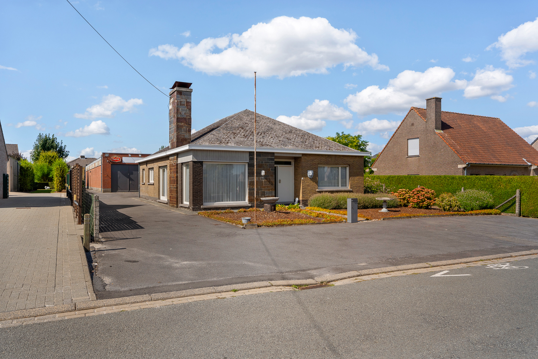 Woning met magazijn/atelier van 412 m² in Ingooigem - foto 2