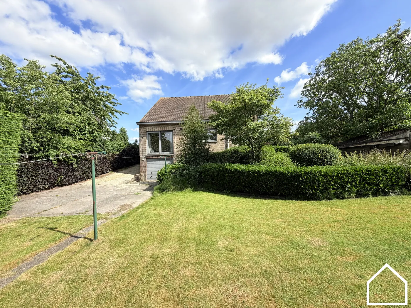 ALLEENSTAANDE WONING MET 7 SLAAPKAMERS, RUIME GARAGE EN TUIN (953m²) - foto 5