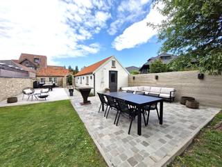 Deze halfopen woning ademt karakter en charme en biedt door de meerdere sfeervolle ruimtes heel wat gezelligheid. Gelegen in het rustige...