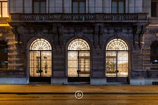 Exclusief appartement van 320 m² met ongeziene grandeur op een historische toplocatie in het hart van Antwerpen. Op een steenworp van de Meir,...