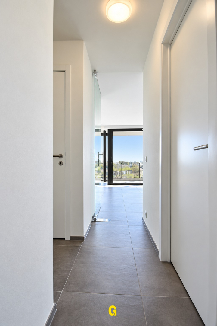 Stijlvol appartement in residentie The Brigde, met ruim terras en adembenemende zichten over de Zuid-Willemsvaart, de Maas en Maastricht - foto 5