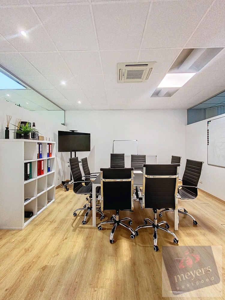 Moderne kantoor- of praktijkruimte (155m²) te huur in hartje Alken – Lambrechtplein 2 & 4 - foto 5