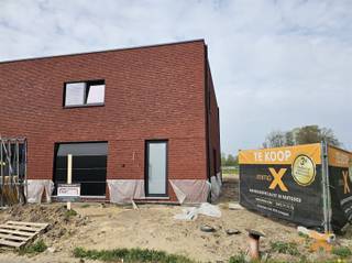 ***MOGELIJKHEID AAN 6% BTW*** PRACHTIGE STIJLVOLLE MODERNE HALFOPEN NIEUWBOUWWONING! . Deze woning is in opbouw te Evergem-Belzele, scholen en...