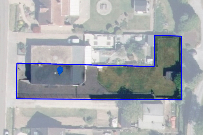 Ruime en rustig gelegen, te renoveren gelijkvloerse woning met bijna volledige onderkeldering op een knap perceel - foto 5