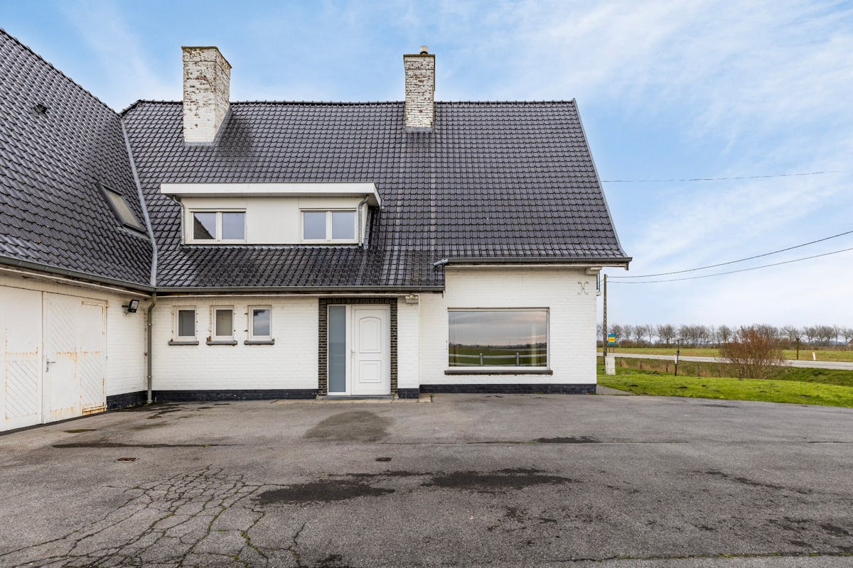 Very commercially located lot with warehouse and spacious villa for sale in De Haan/Klemskerke - photo 2