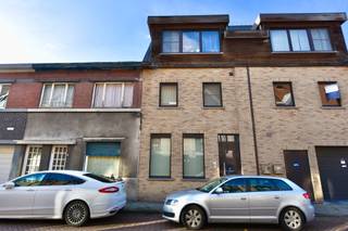 Dit prachtig en centraal gelegen appartement geniet van een ideale locatie in het bruisend Eeklo waar alles op wandelafstand ligt. Dit...