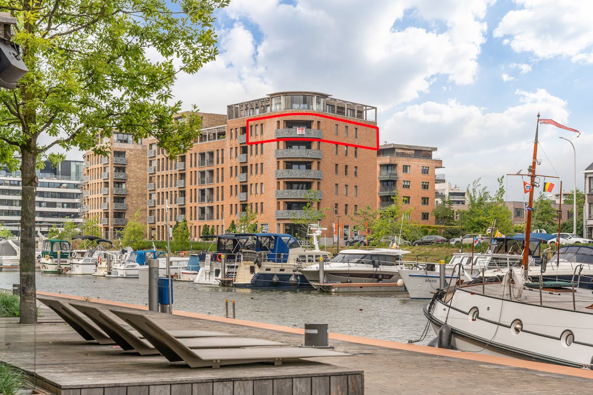 Exclusive waterfront corner apartment with spacious sun terrace - photo 1