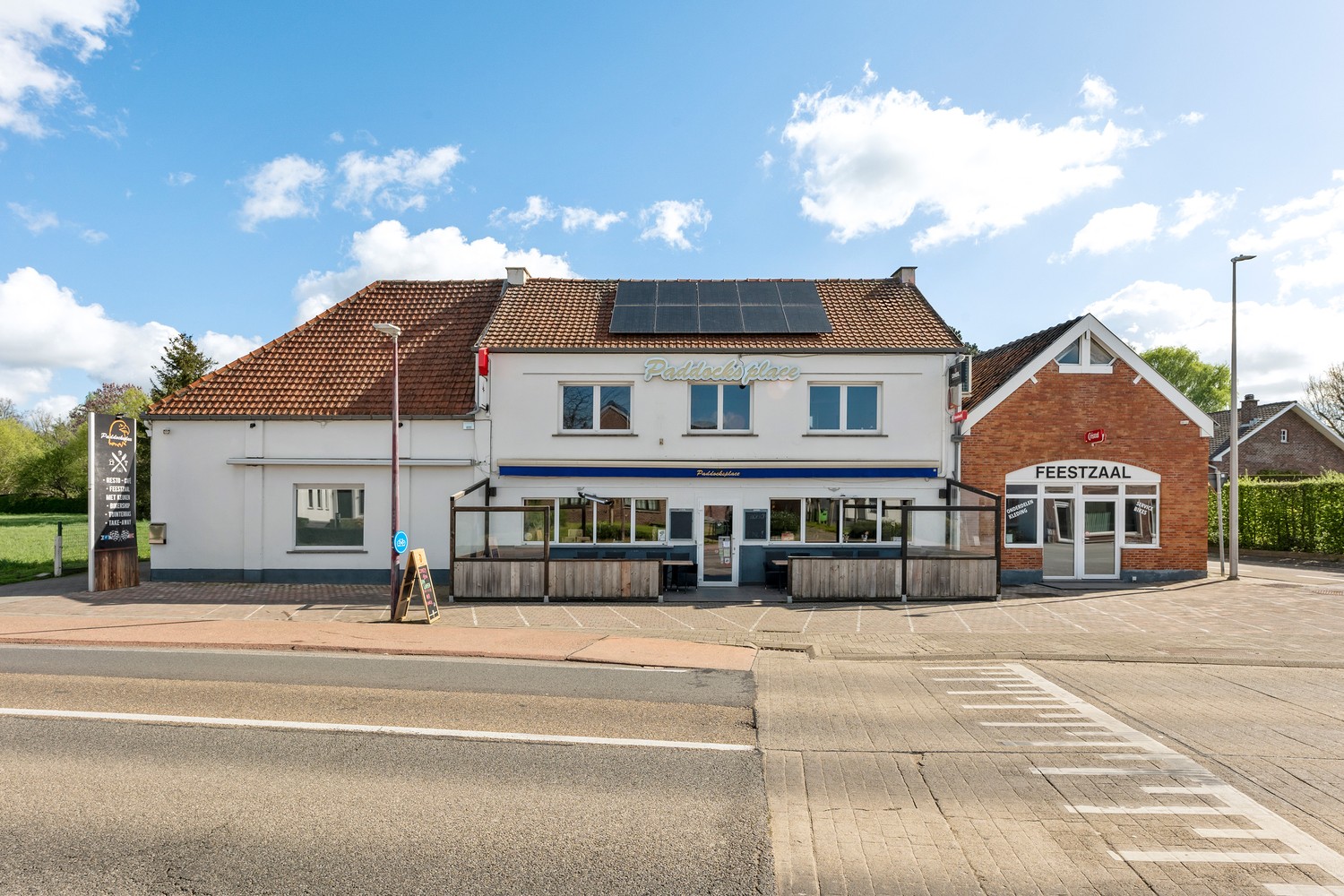 Handelspand met woonst en garage, centrumligging. - foto 1