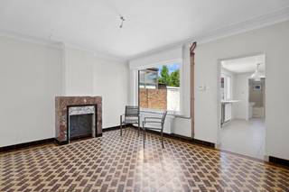 Sommige woningen bieden vooral ruimte. Andere vooral ligging. Deze woning combineert beide.Gelegen in een rustige, residentiële straat in het...