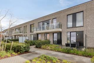 immo DAVID stelt dit recent gelijkvloers tweeslaapkamerappartement voor op een toplocatie. Het appartement maakt deel uit van een kleinschalig...