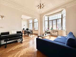Prachtig 2 slpk app centraal gelegen in ZURENBORG.Het appartement is voorzien van een ruime inkomhal, gezellige, grote, lichtrijke leefruimte met...