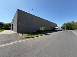 Deze instapklare bedrijfsruimte bestaat uit kantoren van 589 m², in combinatie met een magazijn van 1.345 m² en een buitenterrein van ca. 3.000 m².De...