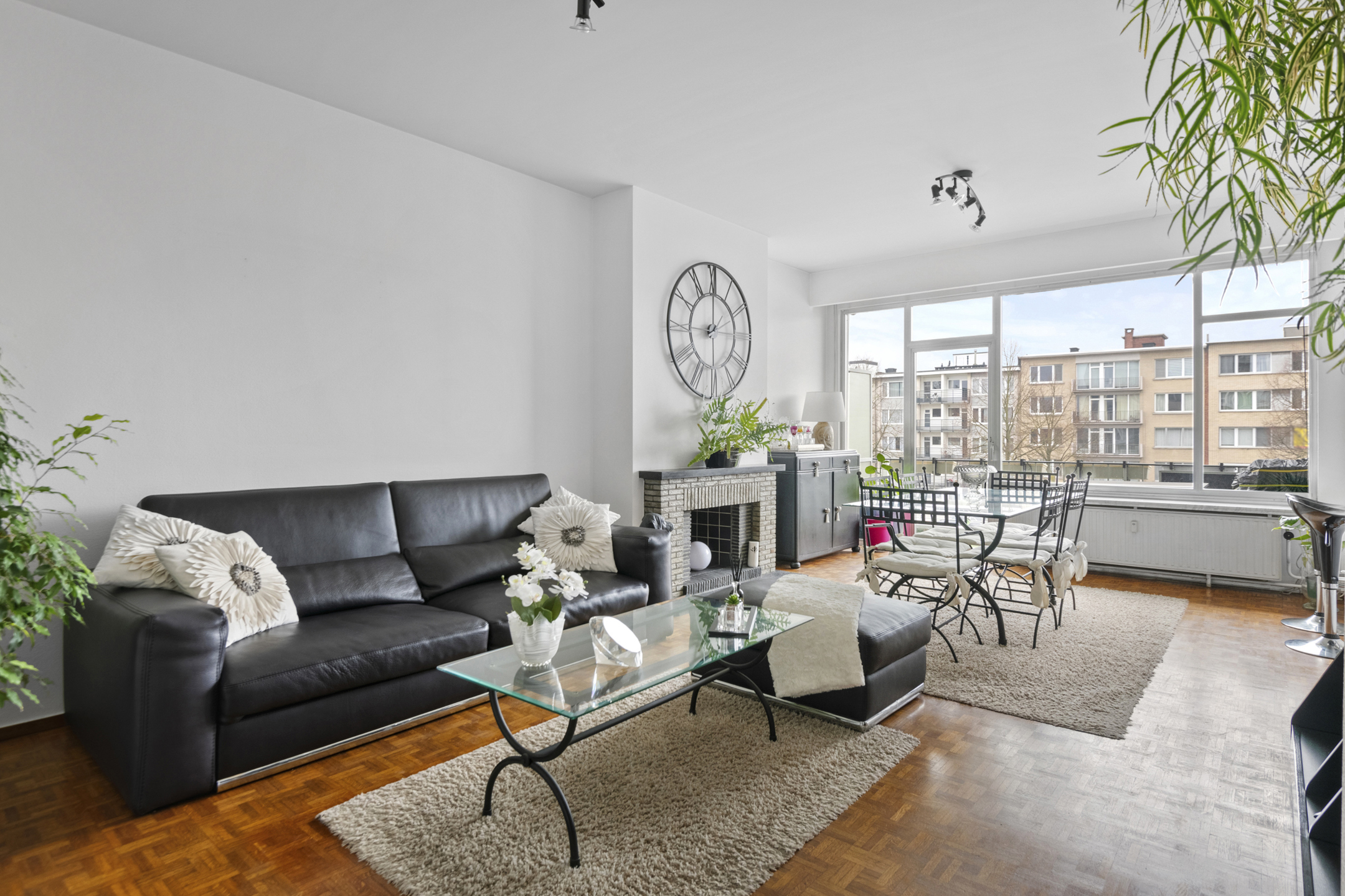 Ruim en licht 2 slaapkamer appartement - foto 2