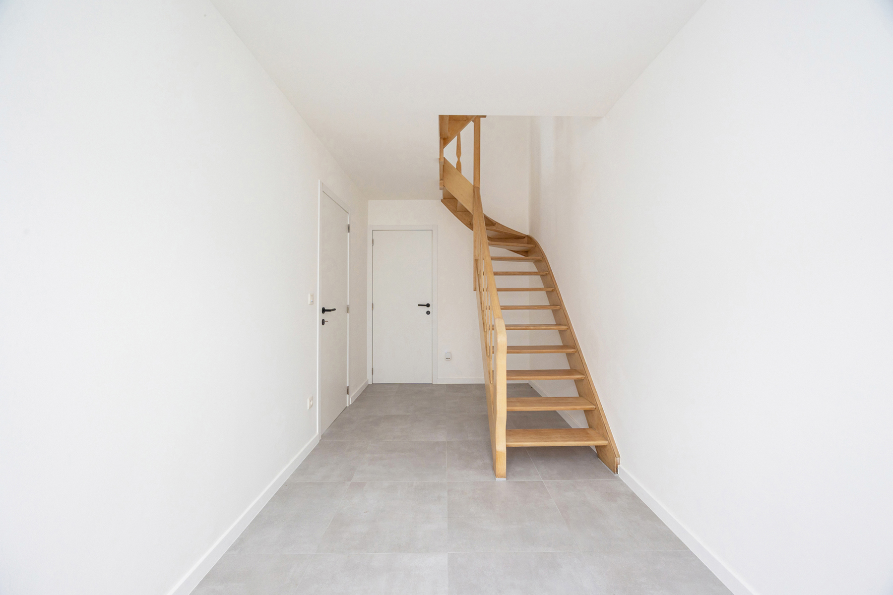 Totaalrenovatie (2025) met 3 slp, tuin en garage in Merksem - foto 5