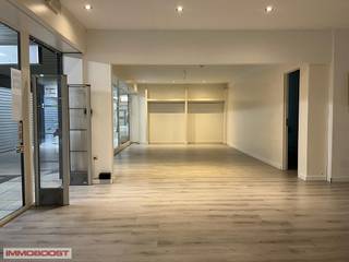 Deze winkel is +/-68 m2 groot en heeft een mega-etalage van maar liefst 12 meter.Het pand is voorzien van recente vloerbedekking en is volledig...