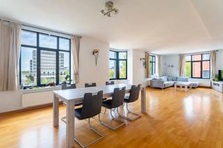 This spacious apartment of approximately 128 m² is located on the edge of the new Zuidpark and on the corner of Pourbusstraat and Vlaamsekaai.<br /><br />The new Zuidpark, the green lung of the Zuid district, and the recently redesigned Scheldt quays make the neighbourhood the perfect place to live in the city.<br /><br />The entrance hall is pleasantly spacious and offers room for built-in cloakroom cupboards. The spacious and bright living room with open kitchen overlooks the park through large windows at the front. Here you can enjoy the afternoon sun. The open layout, combined with high ceilings and large windows, creates a loft-like feeling.<br /><br />The open kitchen was completely renovated in 2023. Neutral colours were chosen and all appliances were neatly integrated. The kitchen is equipped with an induction hob, microwave oven, convection oven, dishwasher, refrigerator and freezer.<br /><br />The two full bedrooms are located at the quiet rear of the property. The master bedroom, which is very spacious with enough room for a metre-long wardrobe, is adjacent to the bathroom with shower, bath and washbasin. The second bedroom is ideal for use as a children's or guest room or home office. There is also room for a double bed here.<br /><br />Storage room with connections for washing machine and dryer. Separate guest toilet.<br /><br />Communal charges: 100 Euro per month. <br />All utilities (gas, water and electricity) are to be paid privately by the tenant.<br /><br />Available from April 15, 2026.