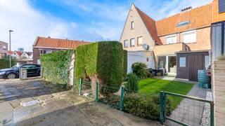 Verzorgde rijwoning met 3 slaapkamers en een leuk tuintje in het centrum van Heist.Deze woning is goed gelegen in een rustige straat. Winkels en het...