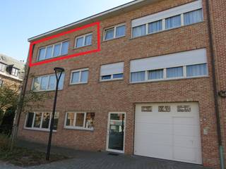 Verzorgd en comfortabel appartement op 2de verdieping (met lift) in kleinschalig gebouw met lage kosten, gelegen midden in het centrum van...