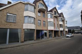 Dit gezellig appartement bevindt zich op de 1ste verdieping en is gelegen in het centrum van Kasterlee met zicht op de markt.Verschillende...